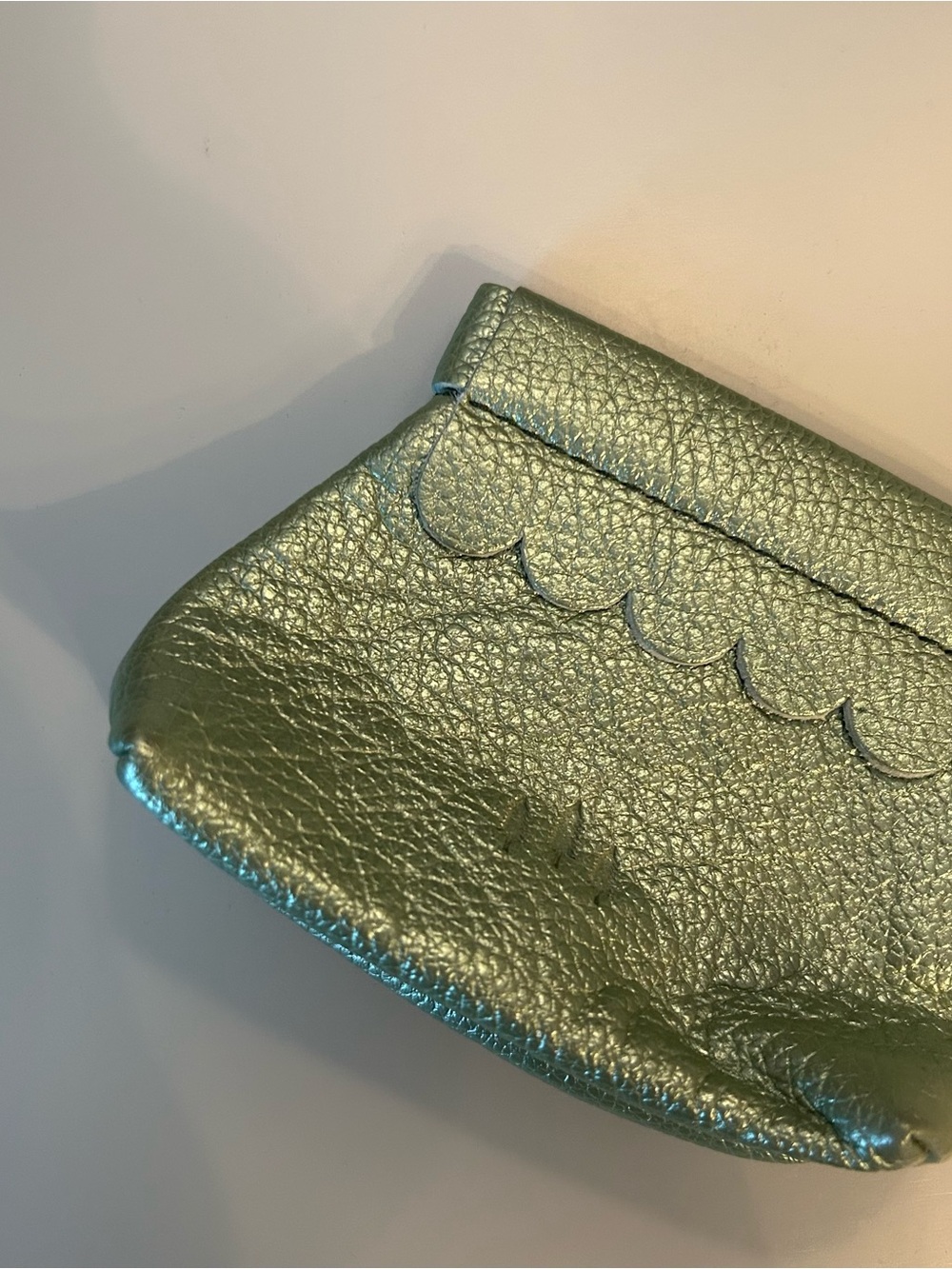 Portland Leather Goods Green Metallic Scallop Leather Coin Penny Pouch - Picture 4 of 9